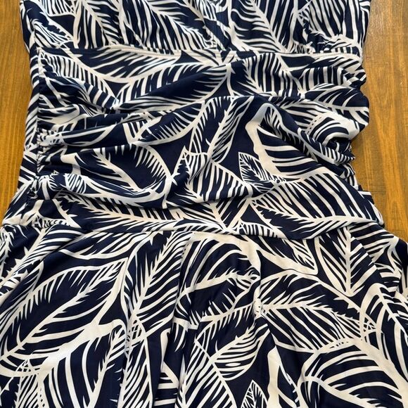 Navy & White leaf pattern swimdress built in shorts one piece swimwear NWOT XL - Picture 5 of 12